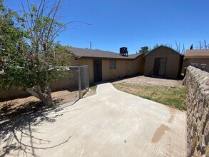 8113 Tom Mays Dr in Canutillo, TX - Building Photo - Building Photo