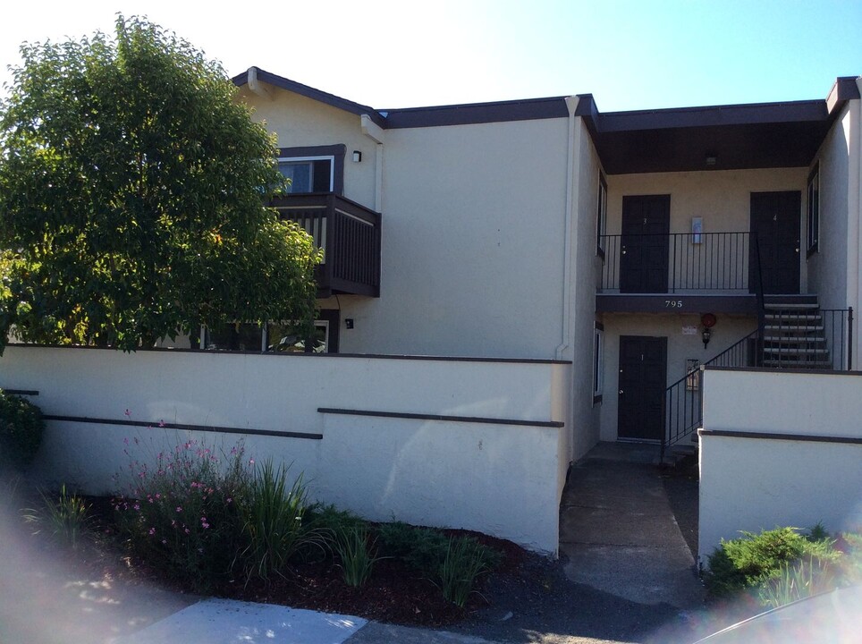 795 Benicia Dr-Unit -1 in Santa Rosa, CA - Building Photo