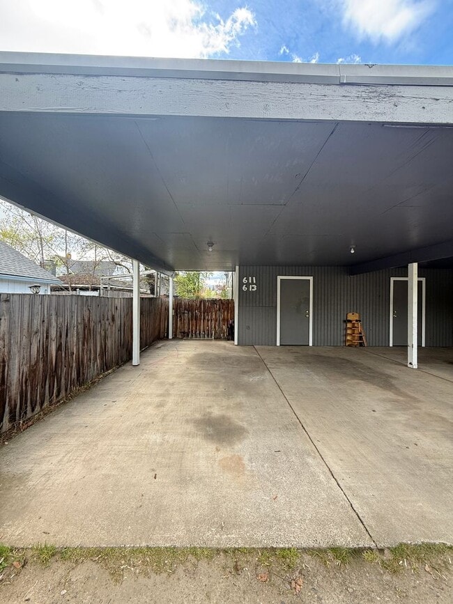 611 W 13th St in Medford, OR - Building Photo - Building Photo