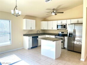 704 NE 2nd Pl in Cape Coral, FL - Building Photo - Building Photo