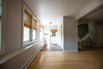 582 Lakes Rd in Monroe, NY - Building Photo - Building Photo