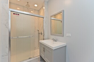3324 W Diversey Ave in Chicago, IL - Building Photo - Building Photo