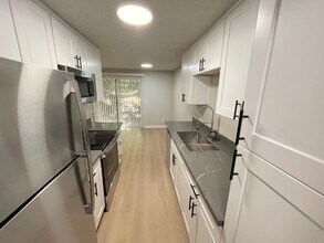 12515 NE 117th Pl in Kirkland, WA - Building Photo - Building Photo