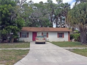 Sarasota Villas Main Property in Sarasota, FL - Building Photo - Building Photo