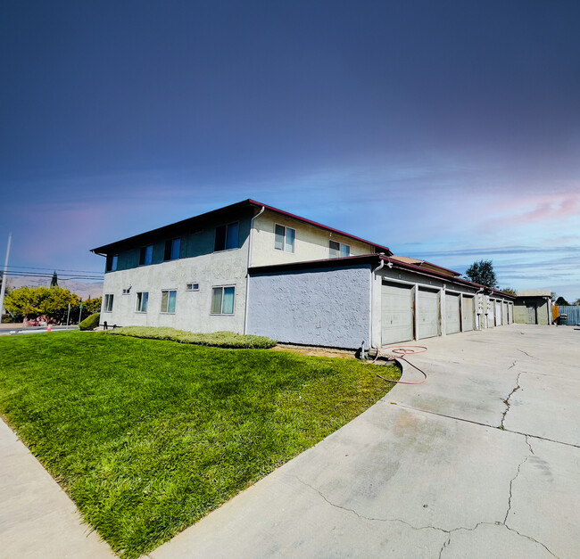 516 W Valley Blvd in Tehachapi, CA - Building Photo - Building Photo