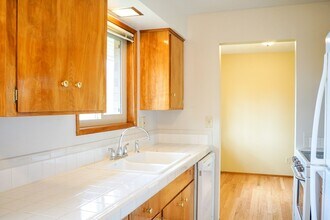 3815 SE 35th Pl in Portland, OR - Building Photo - Building Photo