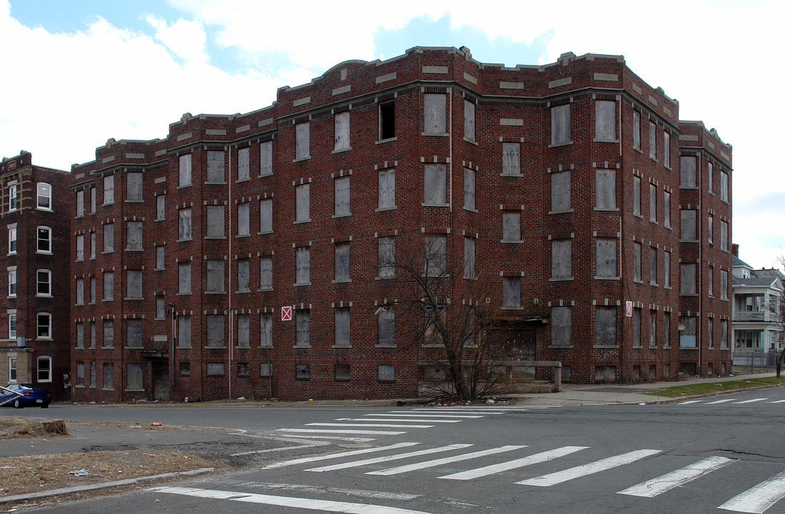 Laurier in Holyoke, MA - Building Photo