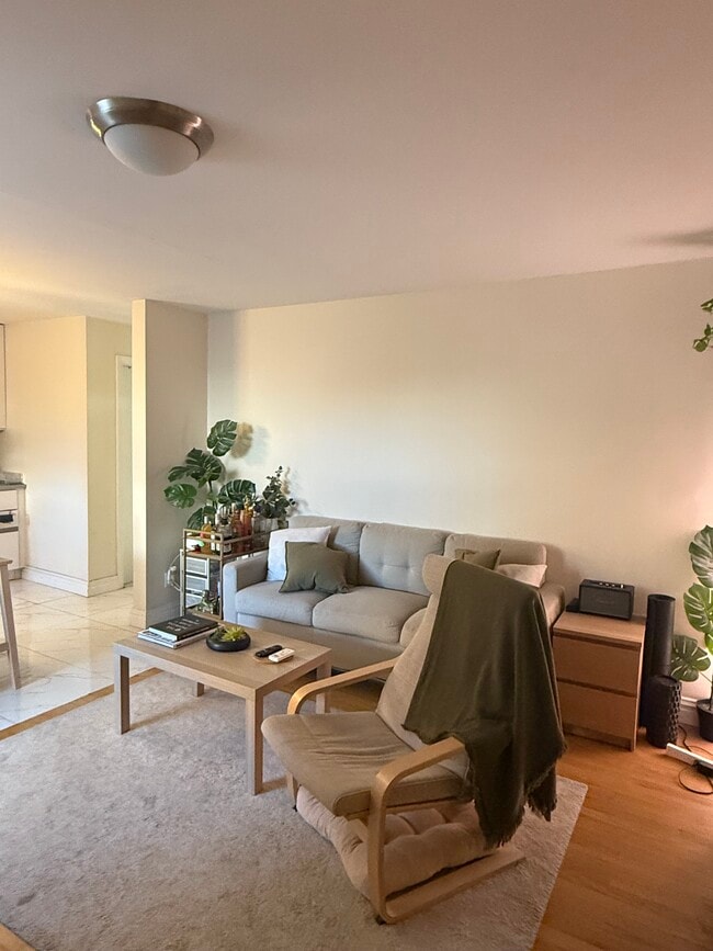 3005 Newtown Ave, Unit #3 in Astoria, NY - Building Photo - Building Photo
