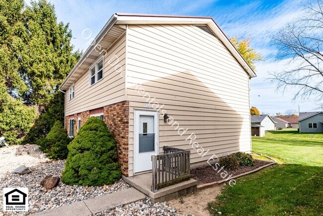 922 East Ave in Kendallville, IN - Building Photo - Building Photo