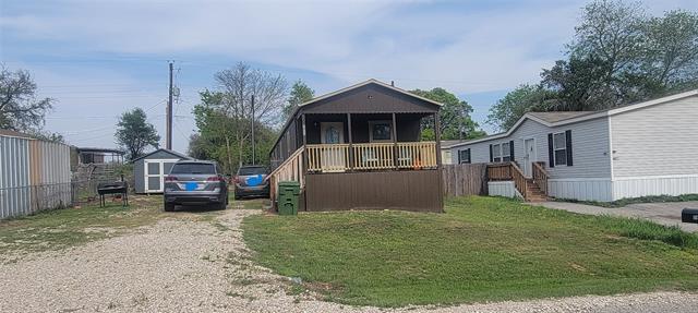 5823 Arrowhead Dr in Granbury, TX - Building Photo