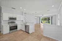 1084 Hampton Cir in Naples, FL - Foto de edificio - Building Photo