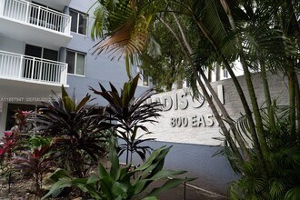 800 N Miami Ave in Miami, FL - Foto de edificio - Building Photo
