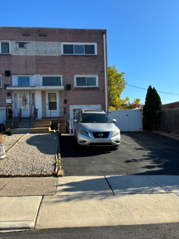 property at 2129 Ravenwood Dr