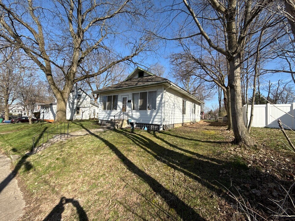 313 Johnson St in Cassopolis, MI - Building Photo
