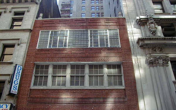 28 E 29th St in New York, NY - Building Photo