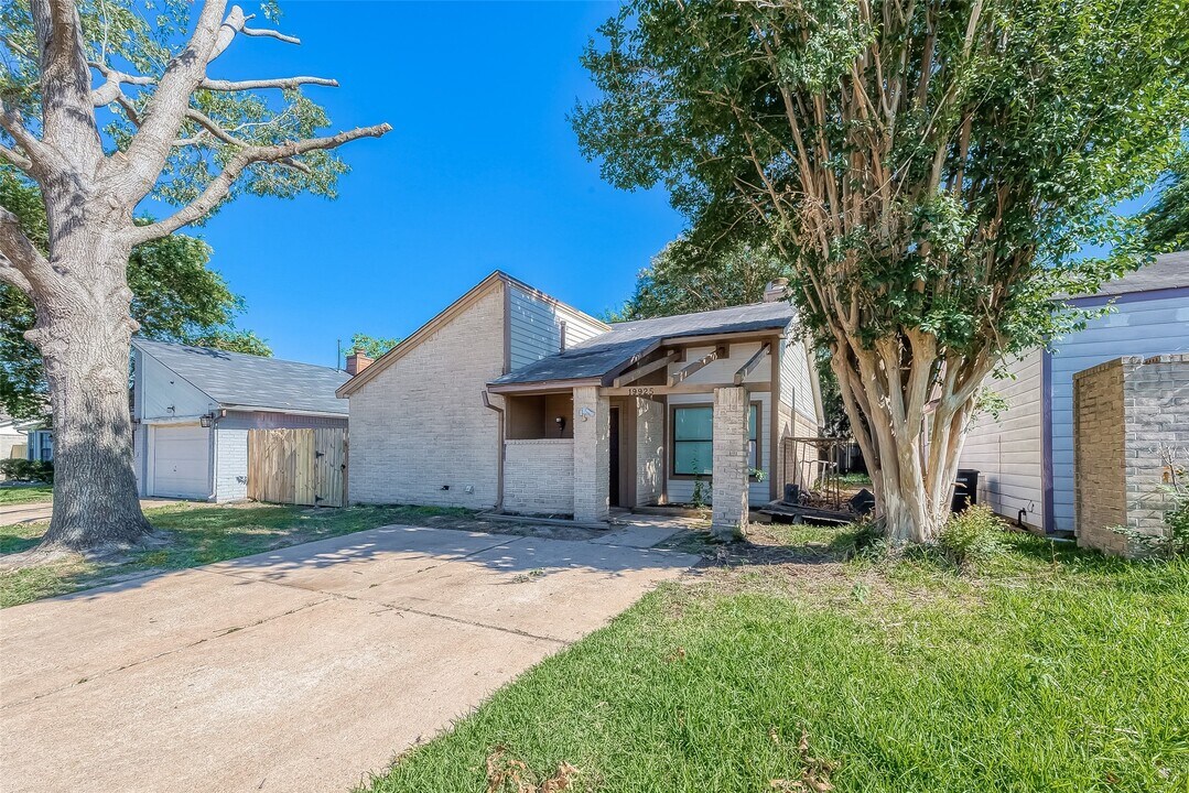 19925 Sutton Falls Dr in Cypress, TX - Building Photo