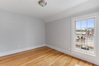 109 Pleasant St in Claremont, NH - Building Photo - Building Photo