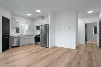 300 Hoxton Ave in Monmouth, OR - Foto de edificio - Building Photo