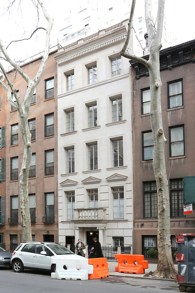 113 E 64th St in New York, NY - Building Photo - Building Photo