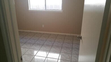 8006 Falcon Meadow Dr in Converse, TX - Building Photo - Building Photo