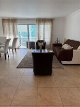 500 NE 14th Ave in Hallandale Beach, FL - Foto de edificio - Building Photo