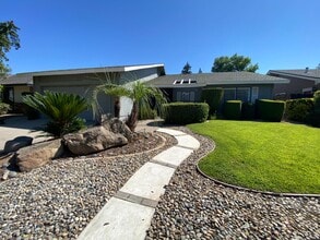 8296 N Raisina Ave in Fresno, CA - Building Photo - Building Photo