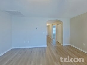 1445 Blossom Bayou Cir in Ruskin, FL - Foto de edificio - Building Photo