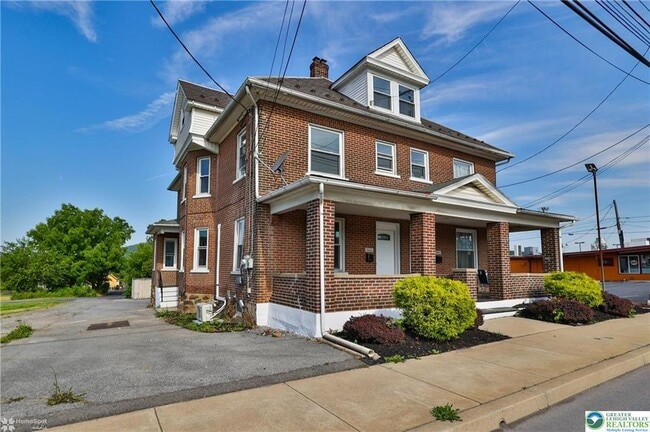 1660 Main St in Hellertown, PA - Building Photo - Building Photo