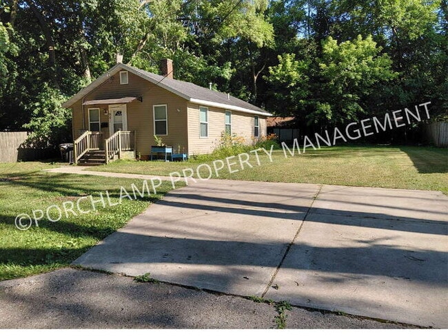901 W Dale Ave in Muskegon, MI - Building Photo - Building Photo