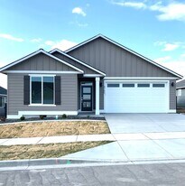 4700 Roark Dr in Richland, WA - Building Photo