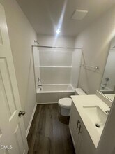 1006 Peony Ln in Youngsville, NC - Foto de edificio - Building Photo