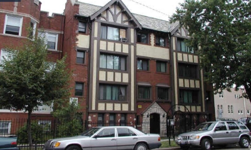 6912 N Ashland Ave in Chicago, IL - Building Photo