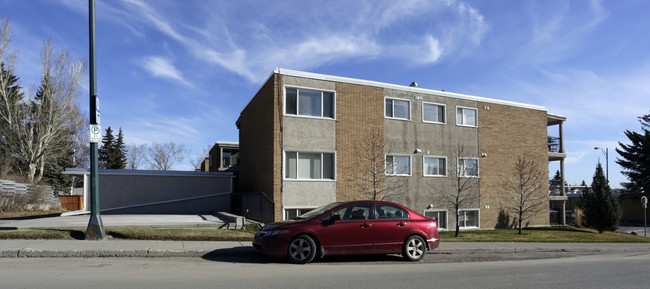 4915 8th St SW in Calgary, AB - Building Photo - Building Photo