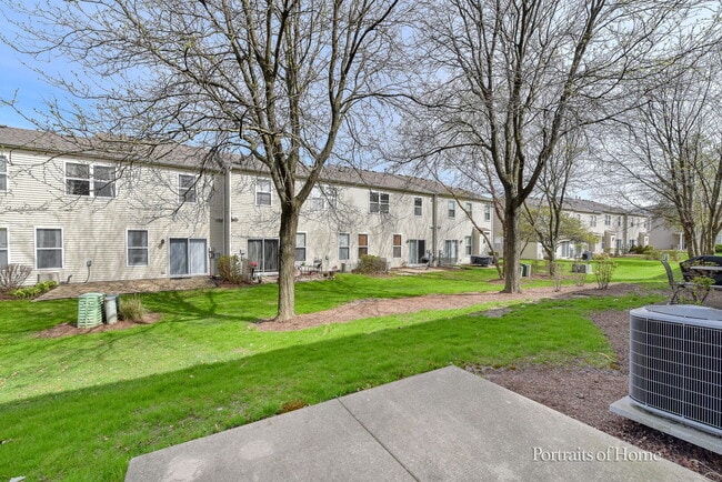 680 Meadowridge Dr in Aurora, IL - Building Photo - Building Photo