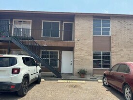 4902 Marcella Ave in Laredo, TX - Building Photo