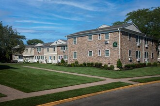 Fairfield Village At Commack in Commack, NY - Building Photo - Building Photo