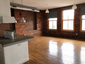 506 S Elm St in Greensboro, NC - Building Photo - Building Photo