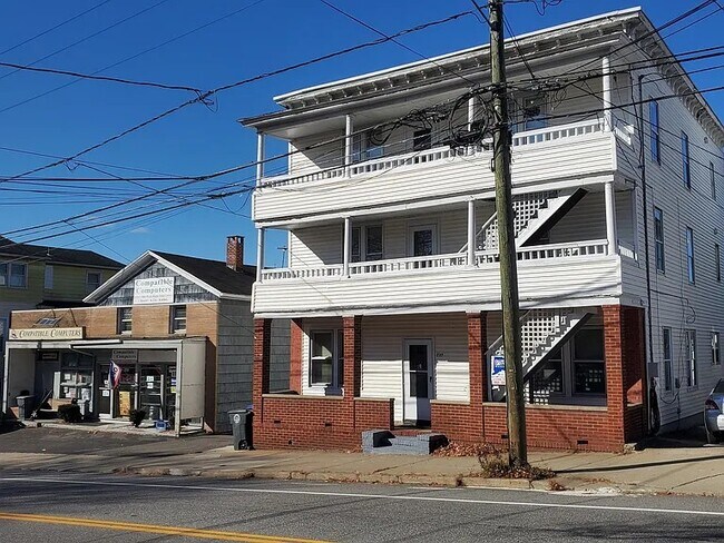 237 E Main St, Unit 1A in Torrington, CT - Building Photo - Building Photo