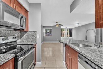 2890 N Oakland Forest Dr in Oakland Park, FL - Building Photo - Building Photo