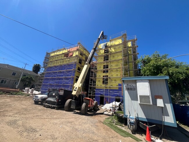 2551 Commercial St