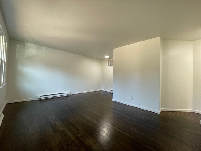 16411 Harrowgate Rd in Chester, VA - Building Photo - Building Photo