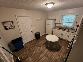 Room in House on Peyton Woods Trail SW in Atlanta, GA - Building Photo - Building Photo