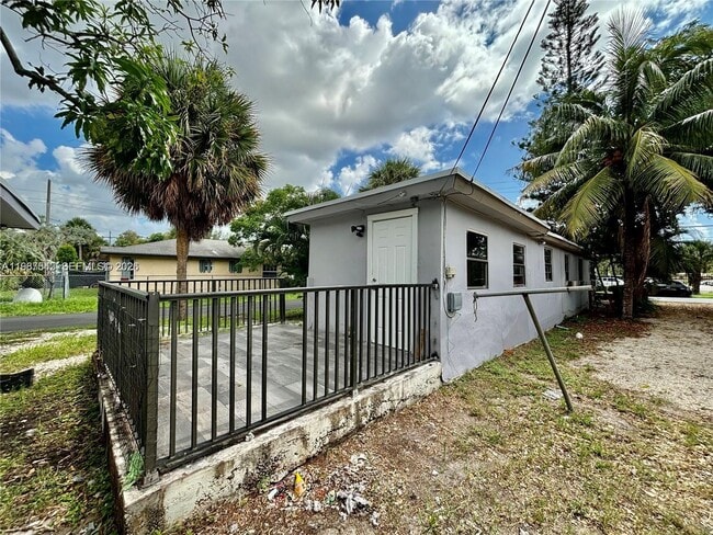 729 NW 19th Ave in Fort Lauderdale, FL - Building Photo - Building Photo