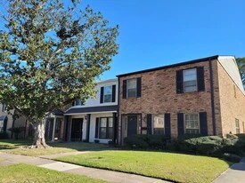 6329 Ivanhoe Ln in Beaumont, TX - Building Photo