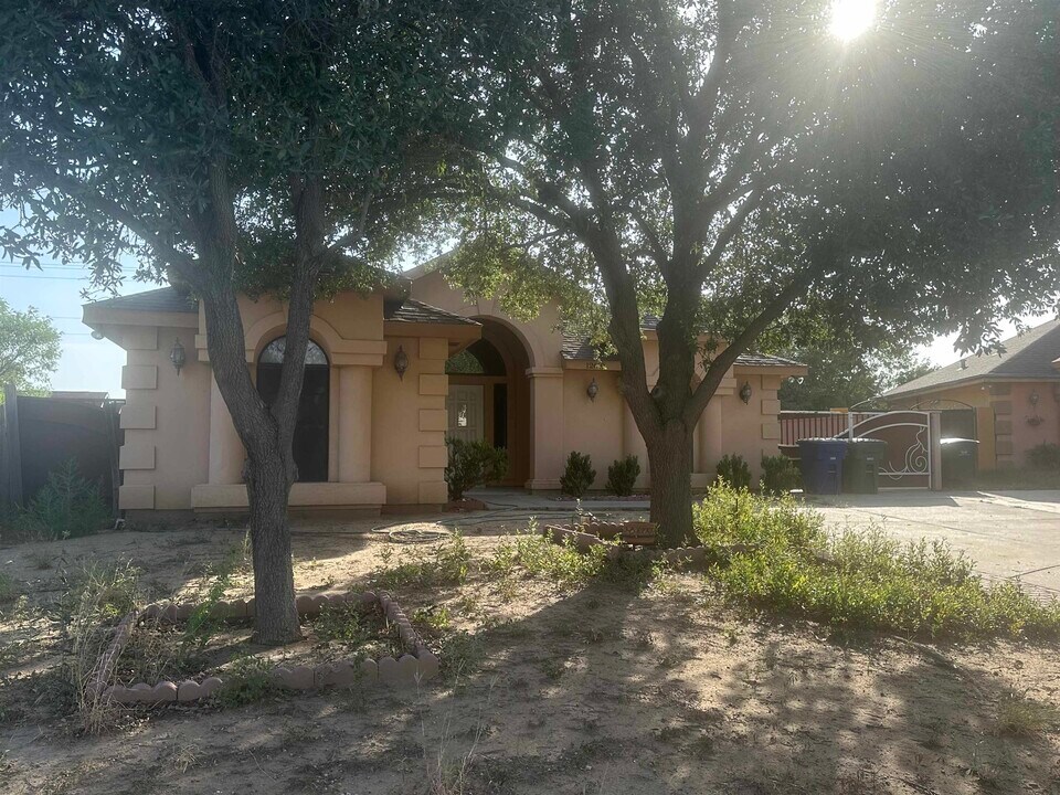 12610 Black Hawk Creek in Laredo, TX - Building Photo