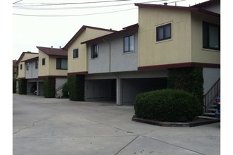 Los Arboles Apartments in Monterey, CA - Building Photo - Building Photo