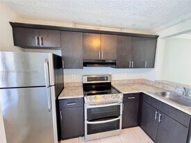 95 NE 41st St in Oakland Park, FL - Building Photo