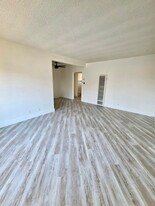 734 N Inglewood Ave, Unit 9 in Inglewood, CA - Building Photo