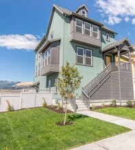 11618 S Skyward Rd in South Jordan, UT - Foto de edificio - Building Photo