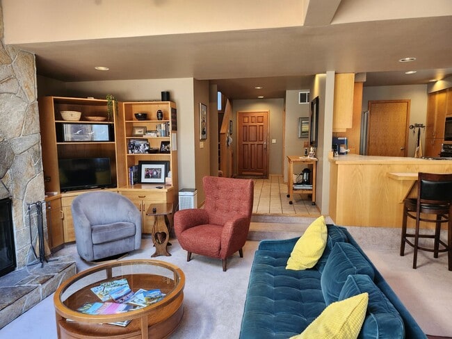 property at 8 River Vlg